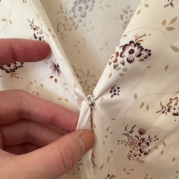 Pink Lily NWOT Silk Floral V-neck Long Sleeve Bodysuit - Picture 3 of 8